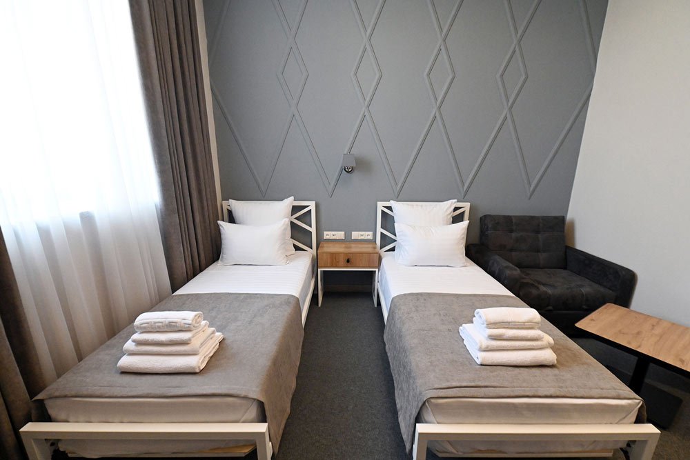 twin-bedroom-with-sofa-bed